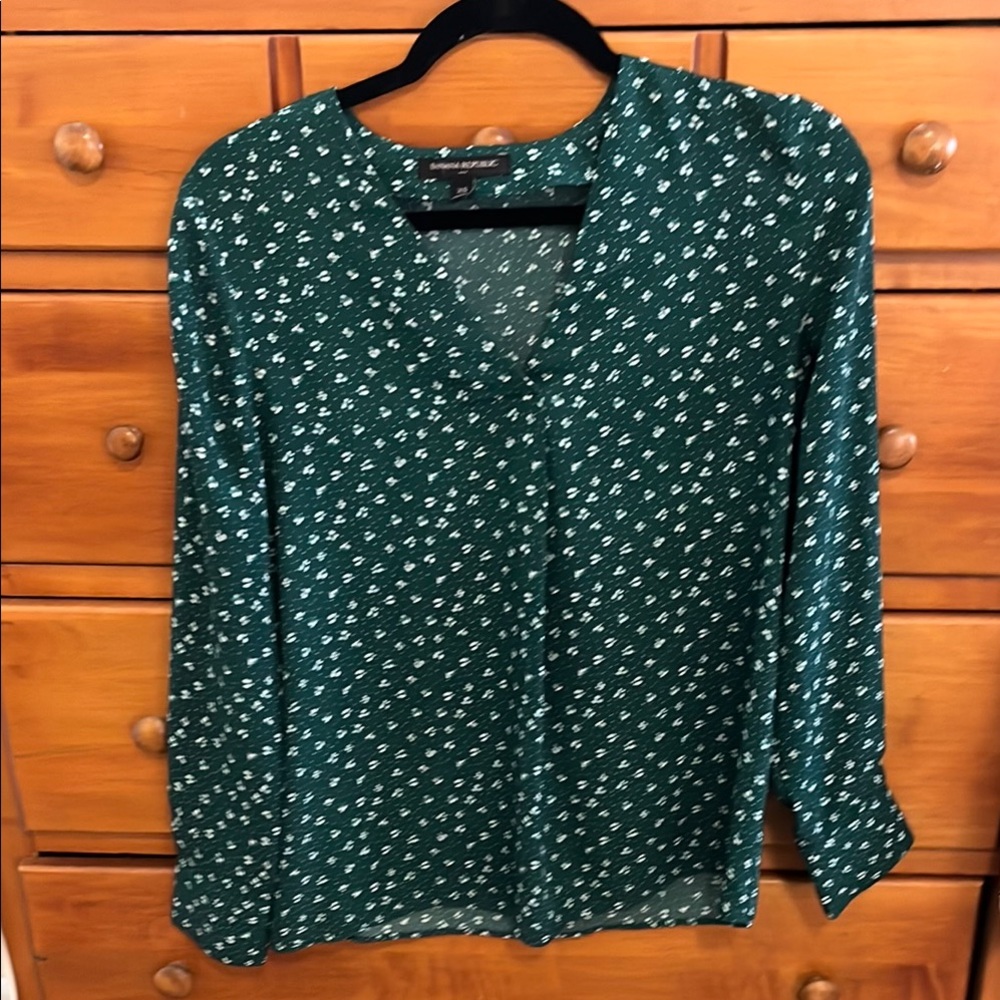 Banana Republic Green Long Sleeve Buttoned Blouse